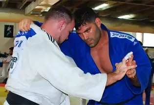 צוות מדור התזונה במרכז לרפואת ספורט ולמחקר באנר מובייל אורי ששון